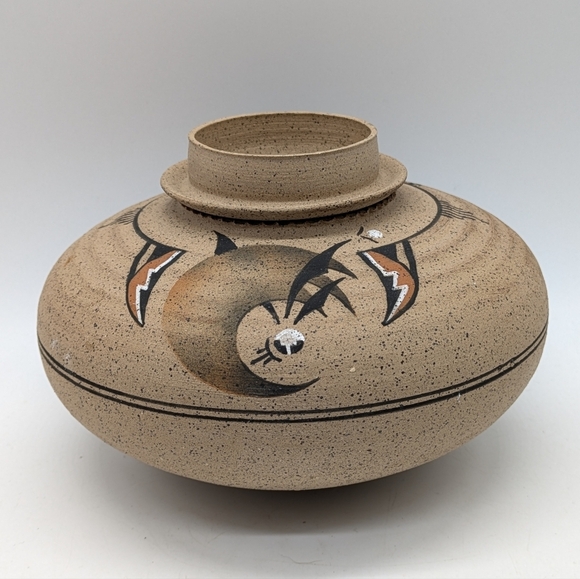 Native Southwestern Tan Brown Clay Earthenware Vessel - Picture 1 of 9